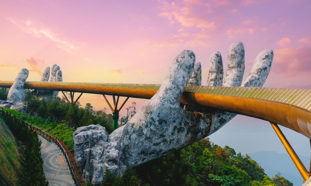 Golden bridge in ba na hills, Da nang Vietnam