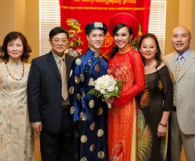 G&Q engagement pic with family