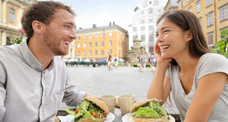 How to Be Vegan When You're Traveling Couple